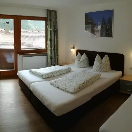 Gaestehaus Vier Jahreszeiten Mayrhofen